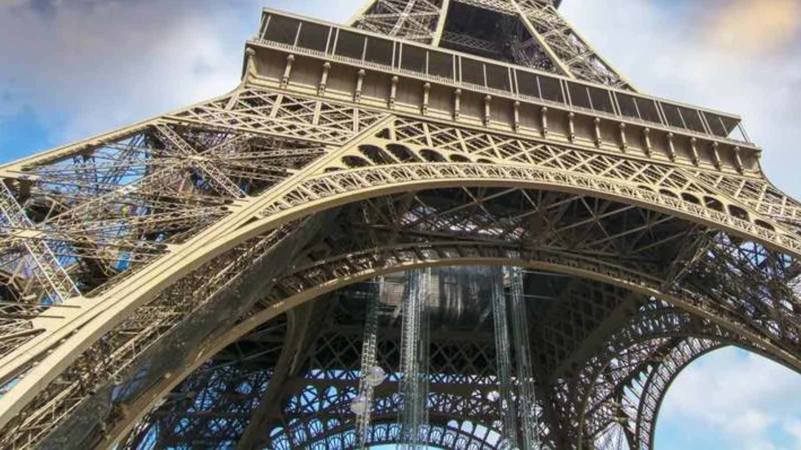 Destinations So Awful, Travelers Swear They’ll Never Go Back