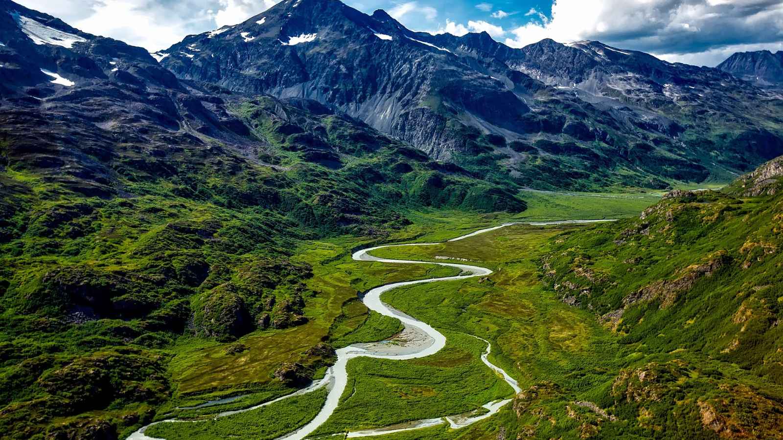 13 US Hotspots Where UFO Sightings Are Off the Charts