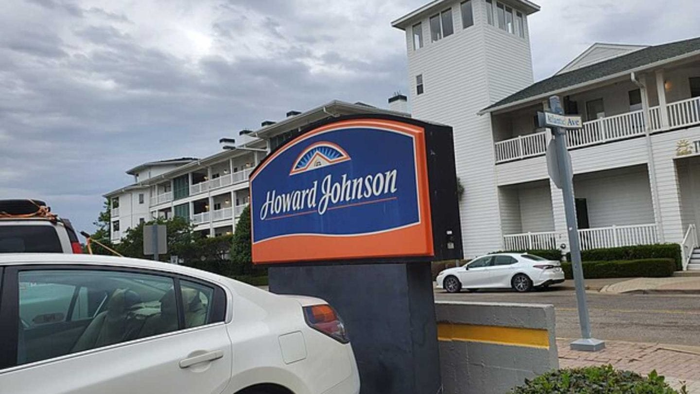 Worst Failed Restaurant Chains That Nobody Misses