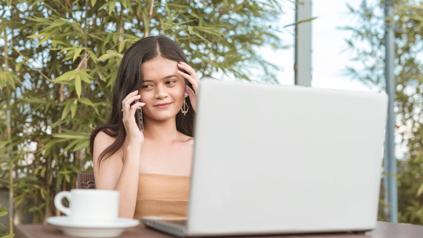12 Remote Travel-Friendly Jobs with Paid Training You Can Start Today