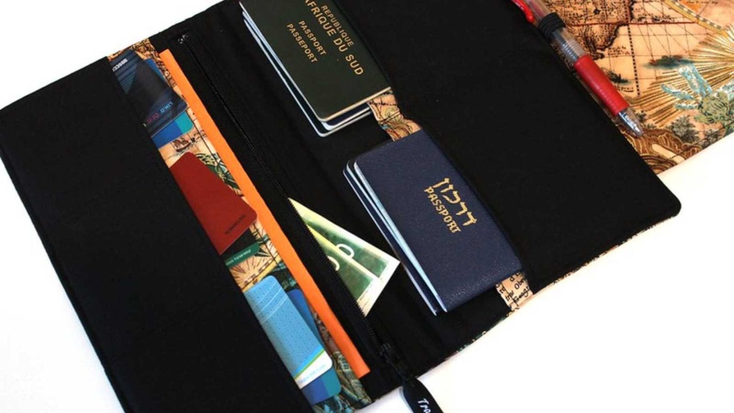 13 Things You Should Remove From Your Wallet Before Flying