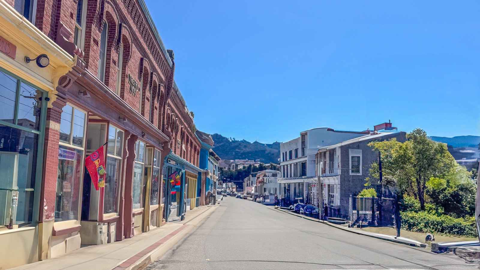 13 US Hotspots Where UFO Sightings Are Off the Charts