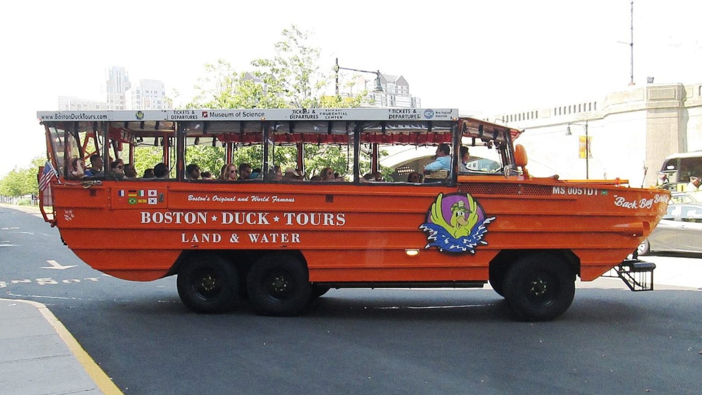 This image has an empty alt attribute; its file name is Boston-Duck-Tours-amphibious-DUKW-vehicle-1440x810.jpg
