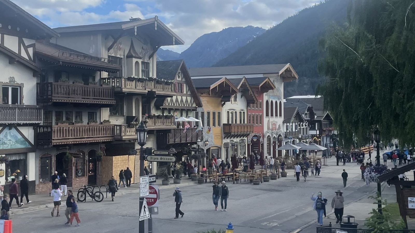 Top Breathtaking Mountain Towns in America You Must Visit