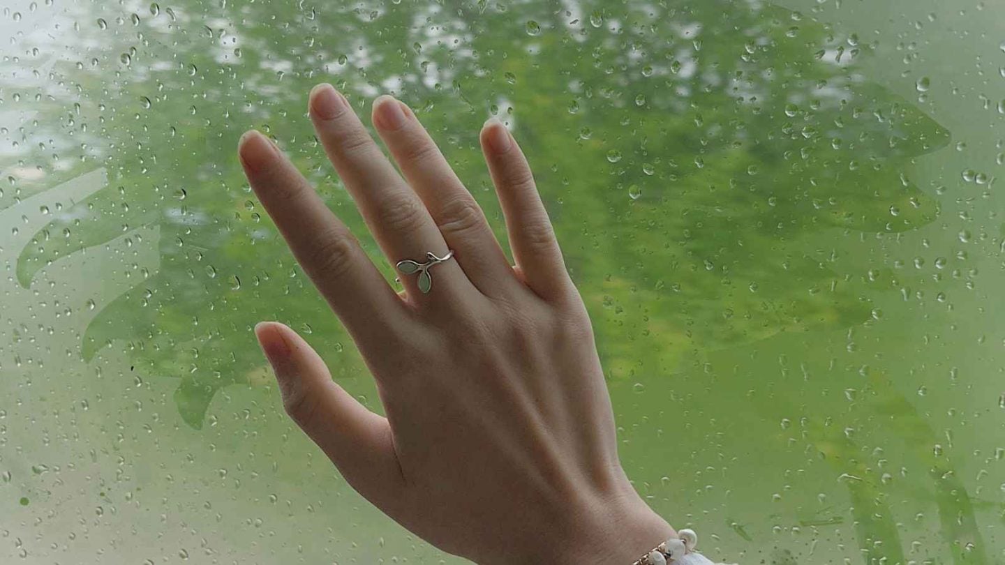 12 Simple Hacks to Eliminate Windshield Film and Keep It Spotless!