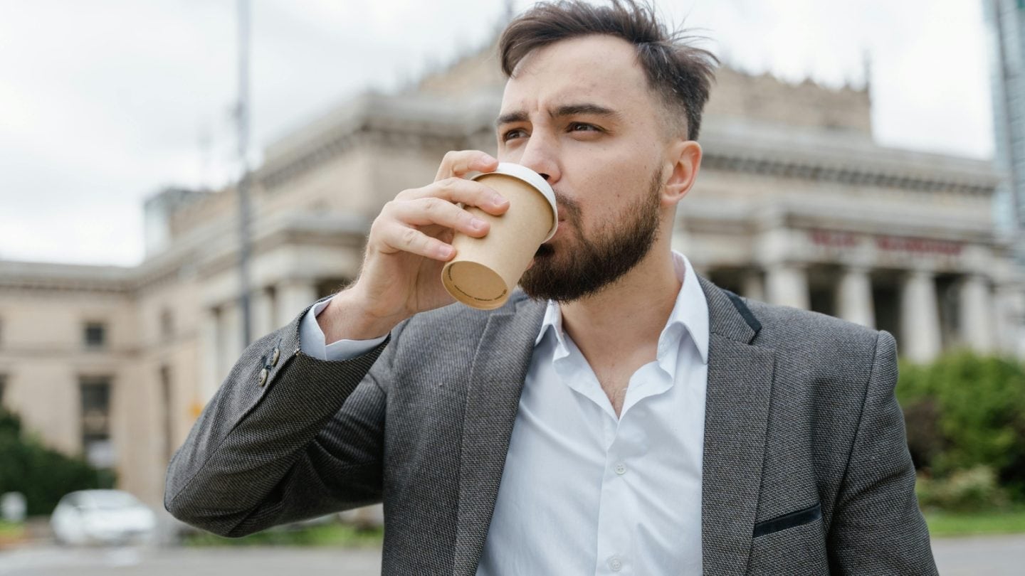 13 Eating Habits to Avoid When Traveling