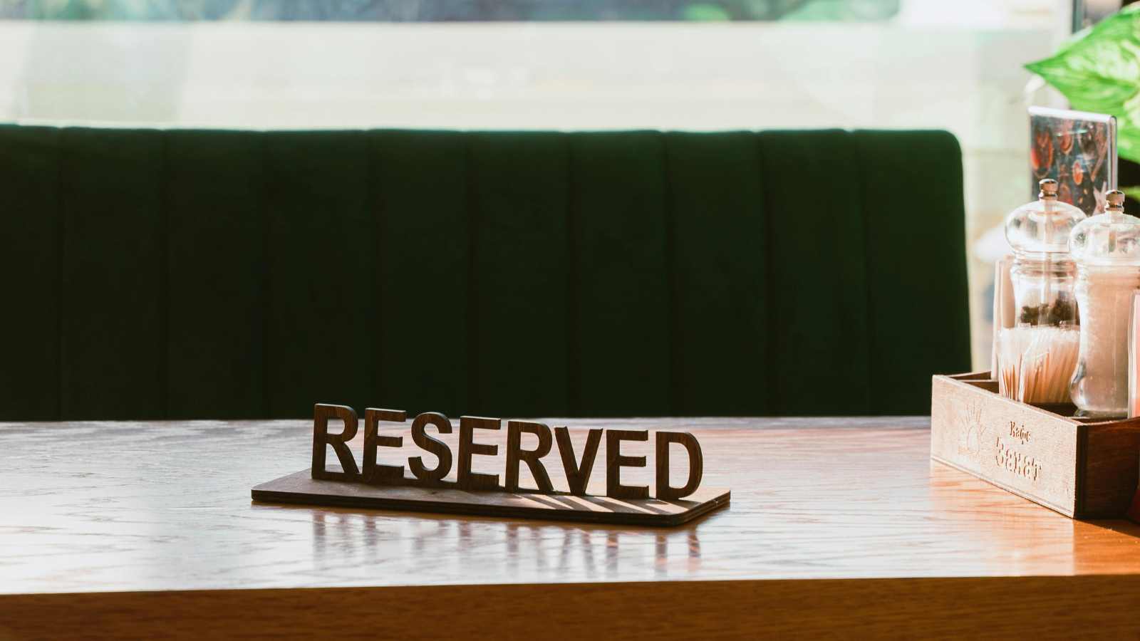 Most Annoying Habits of American Tourists at Restaurants Abroad