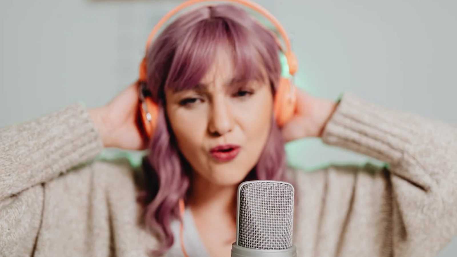 Heart-Melting Gestures Women Only Do for Their True Love!