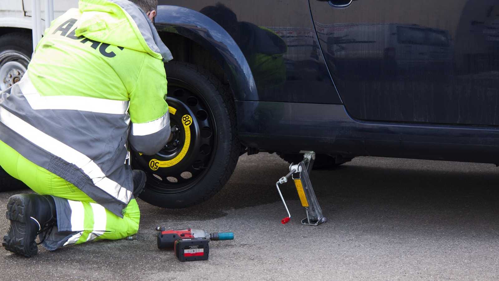 Roadside Scams Every Driver in the US Must Know to Stay Safe