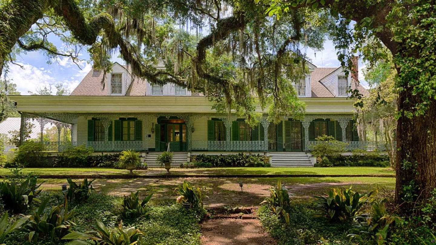 15 Bone-Chilling Destinations in America That Will Haunt Your Dreams!