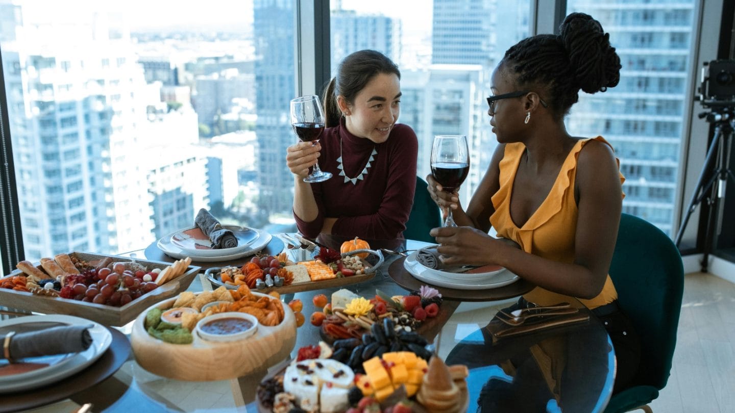Creative Ways to Cut Food Costs While Traveling