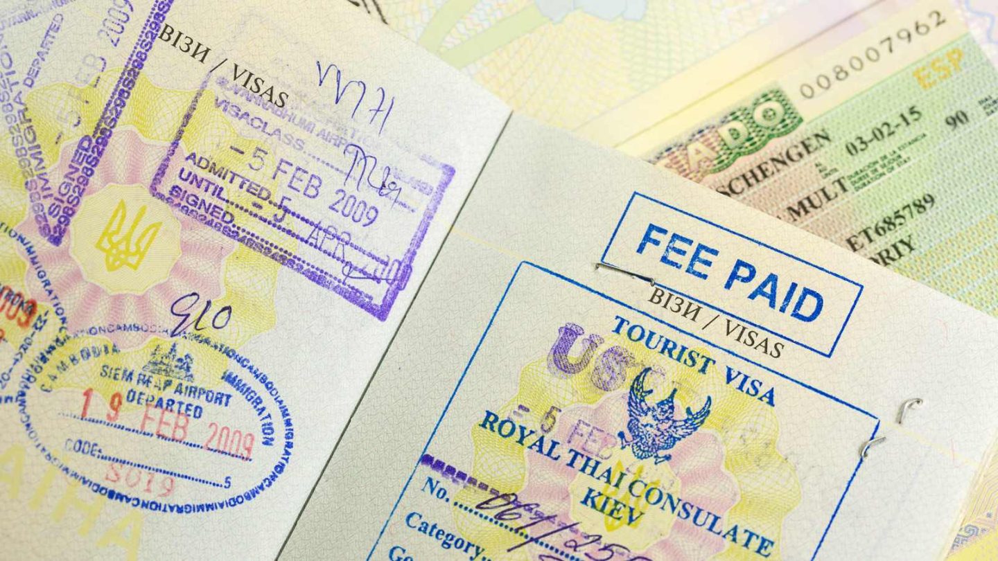 15 Mistakes Tourists Make Overseas