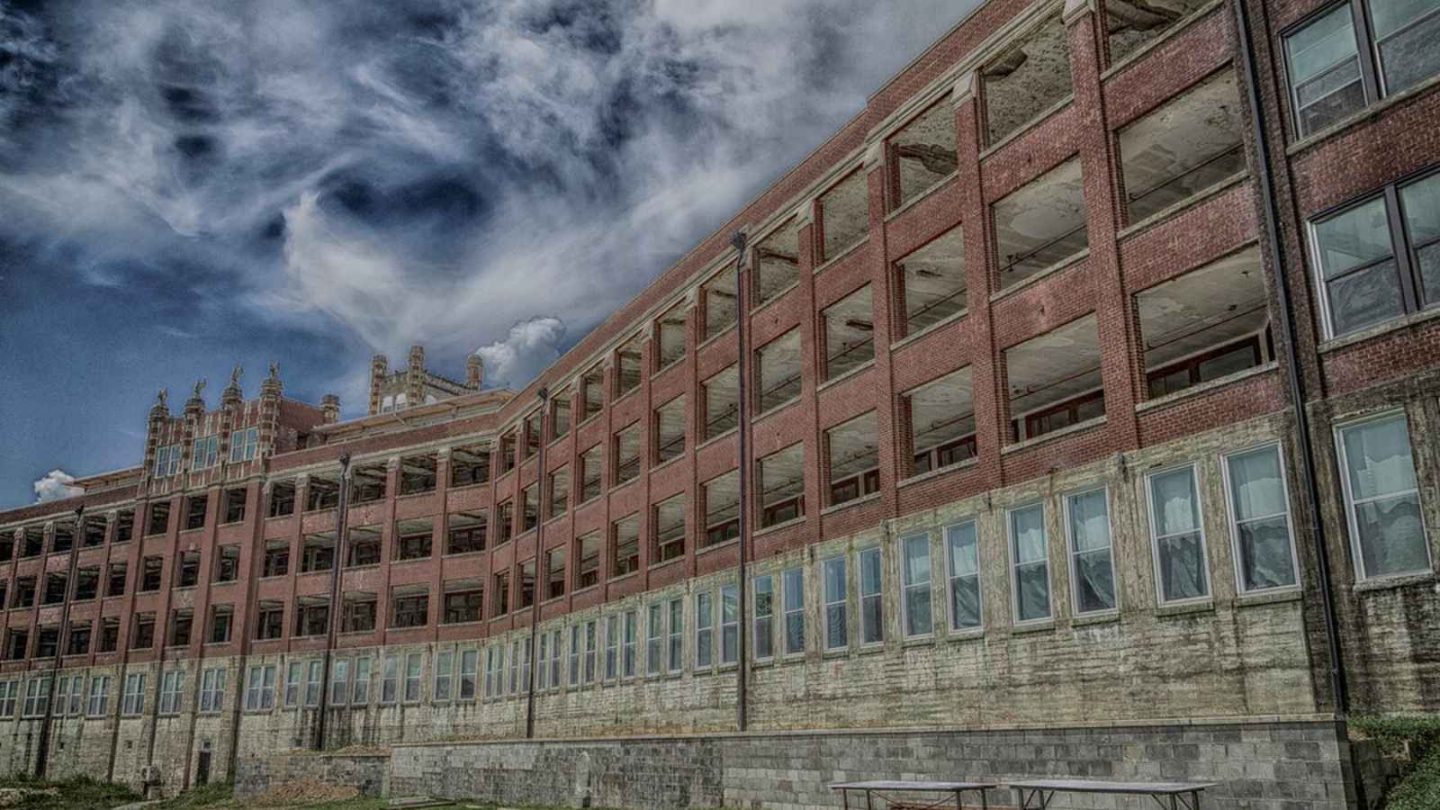15 Bone-Chilling Destinations in America That Will Haunt Your Dreams!
