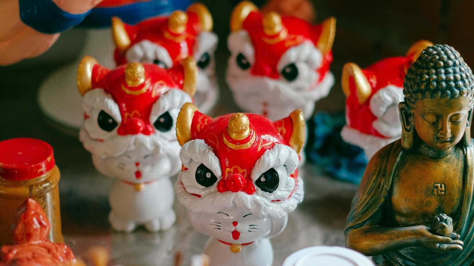 Travel Souvenirs We'd Love to See Go Extinct 