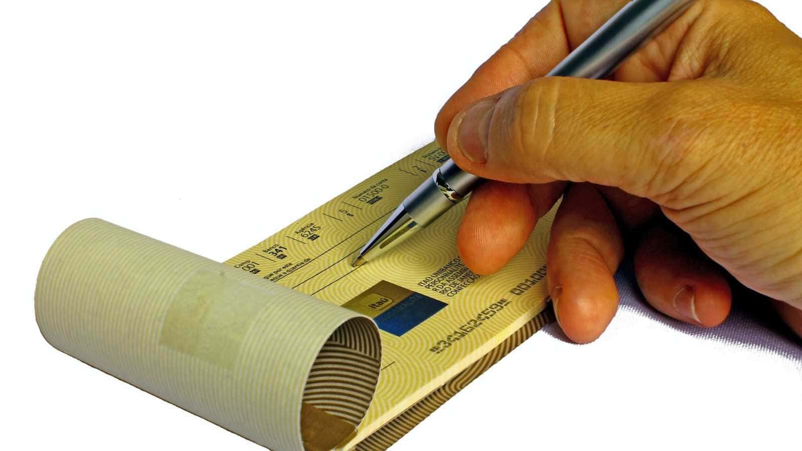 Unnecessary Things in Your Travel Wallet  