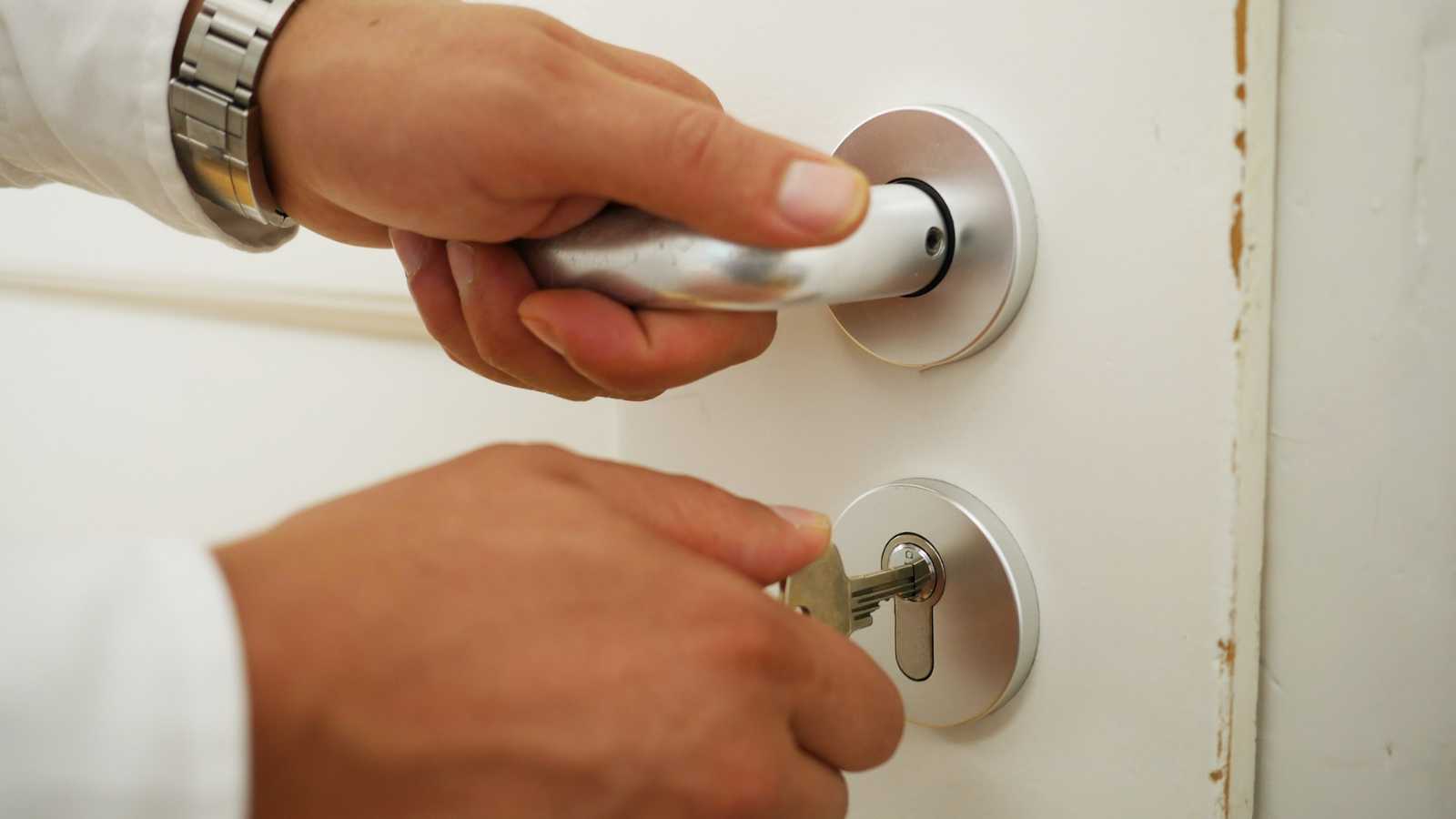 Game-Changing Safety Tools Every Solo Traveler Needs