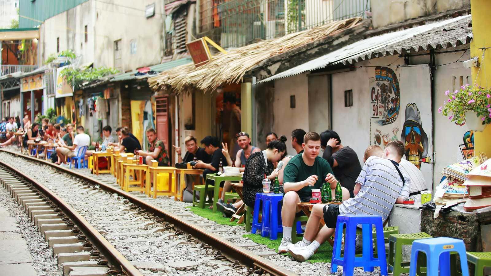 Creative Ways to Cut Food Costs While Traveling