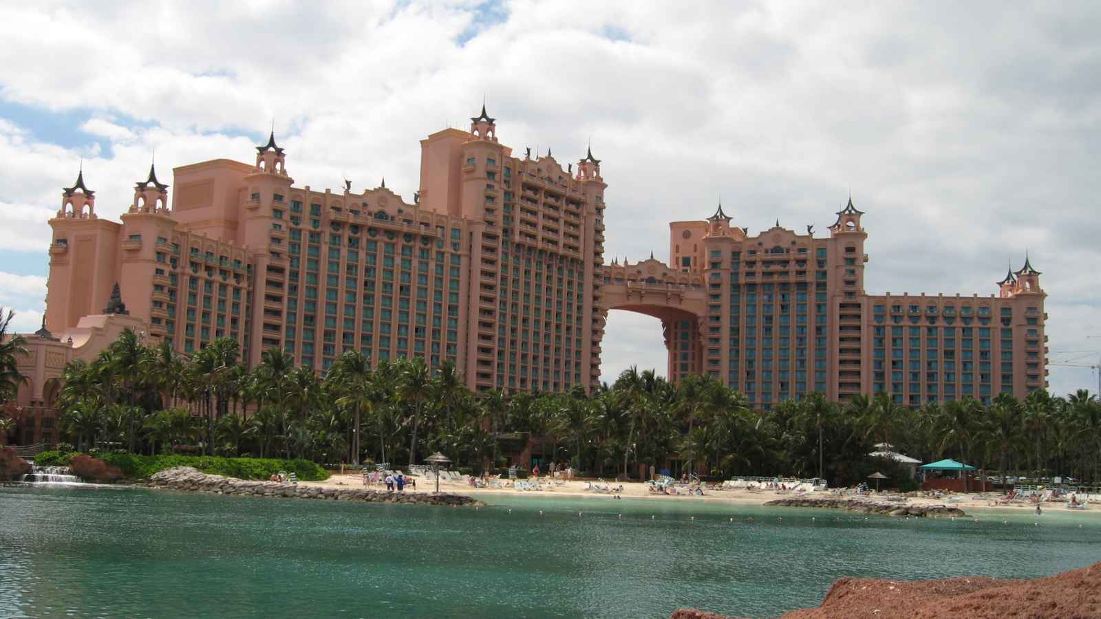 10 Places You Should Skip with Kids & 10 That Are a Perfect Fit for Family Travel  