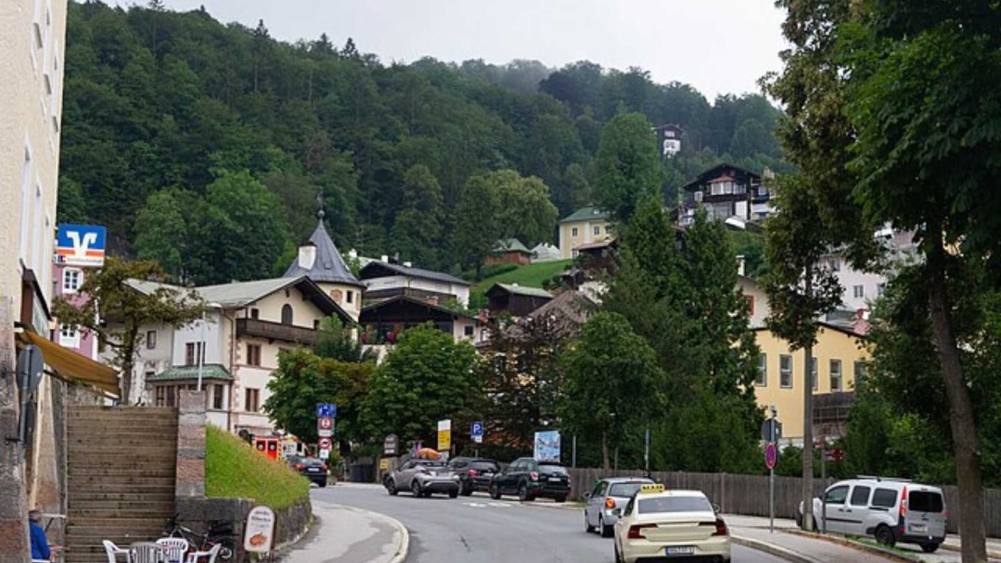 Picturesque European Towns Nestled in the Mountains