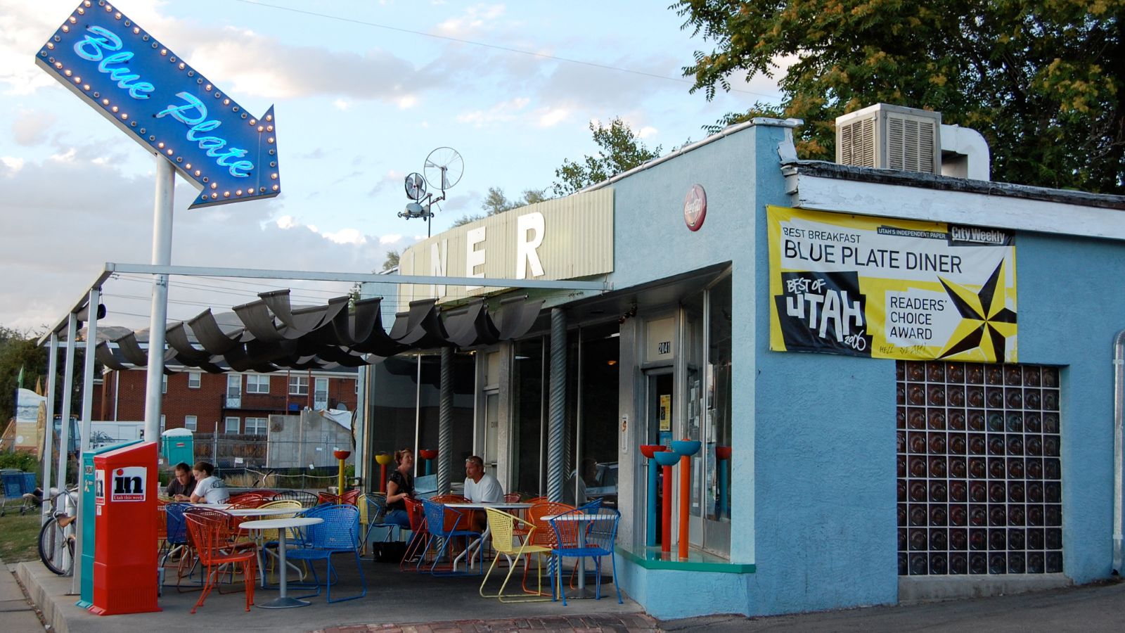 Must-Visit Diners, Drive-Ins, and Dives Across the U.S.