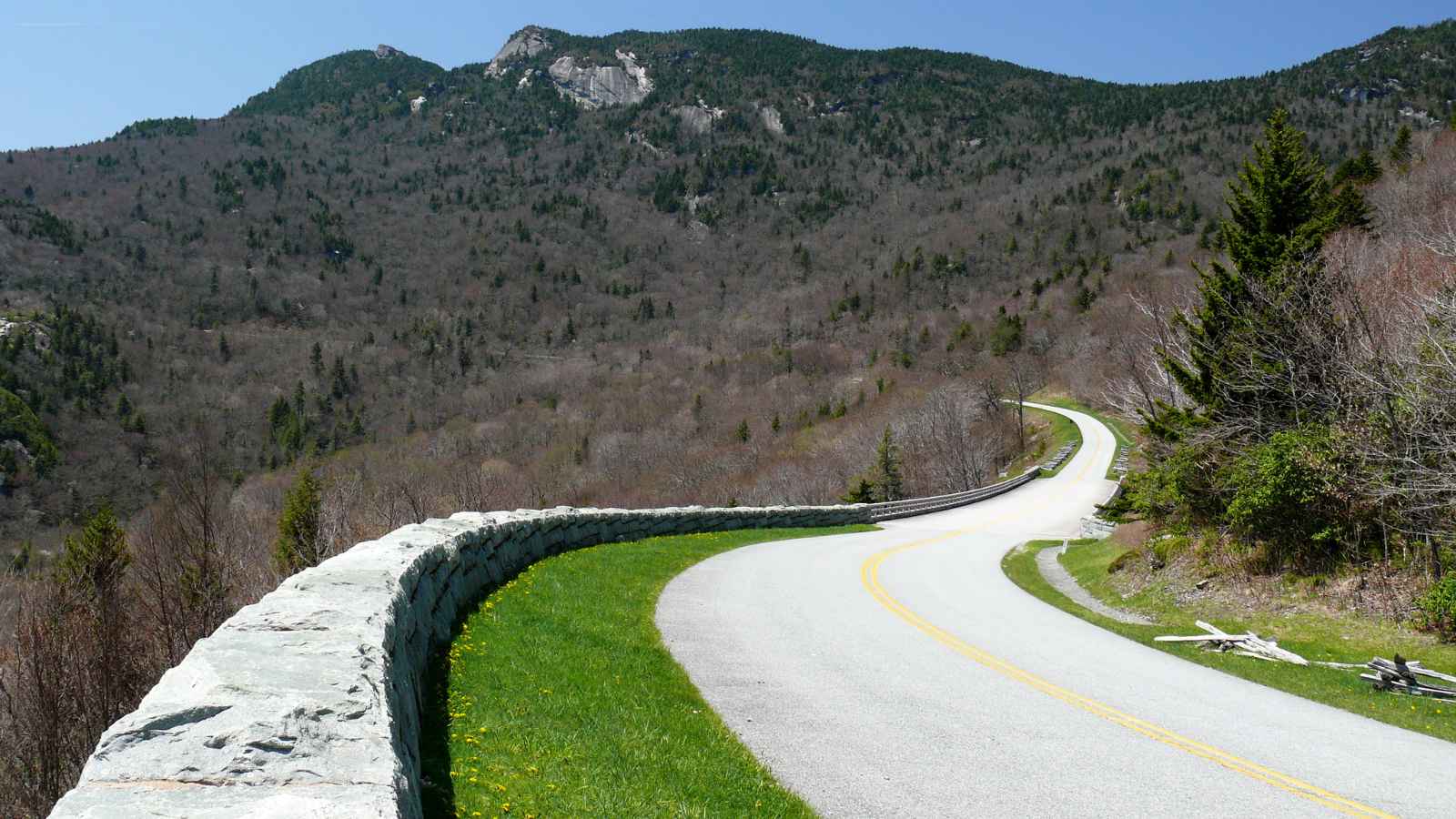 15 Deadly Roads in America You Should Never Drive On