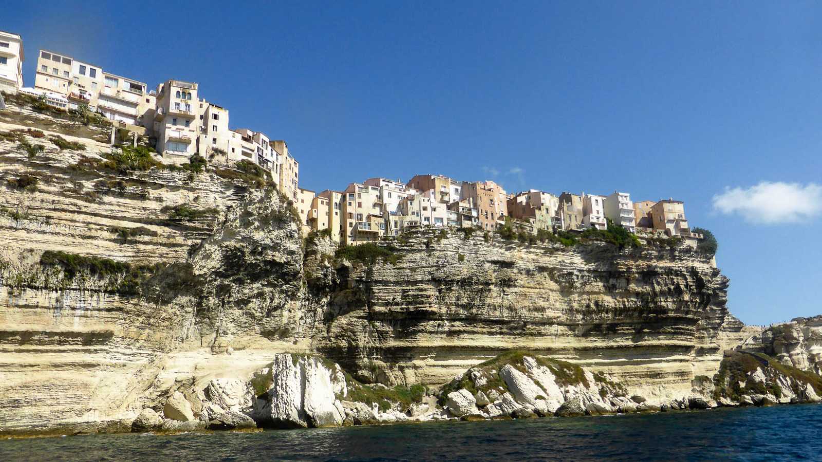 Stunning Clifftop Towns Every Traveler Should Visit