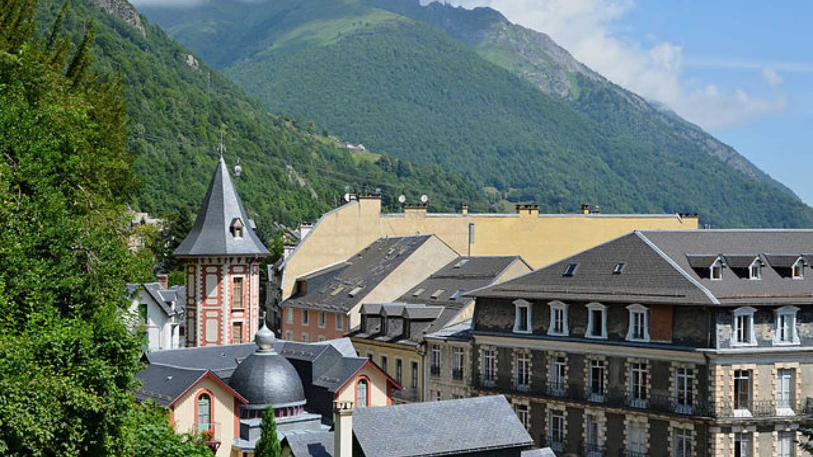 Picturesque European Towns Nestled in the Mountains