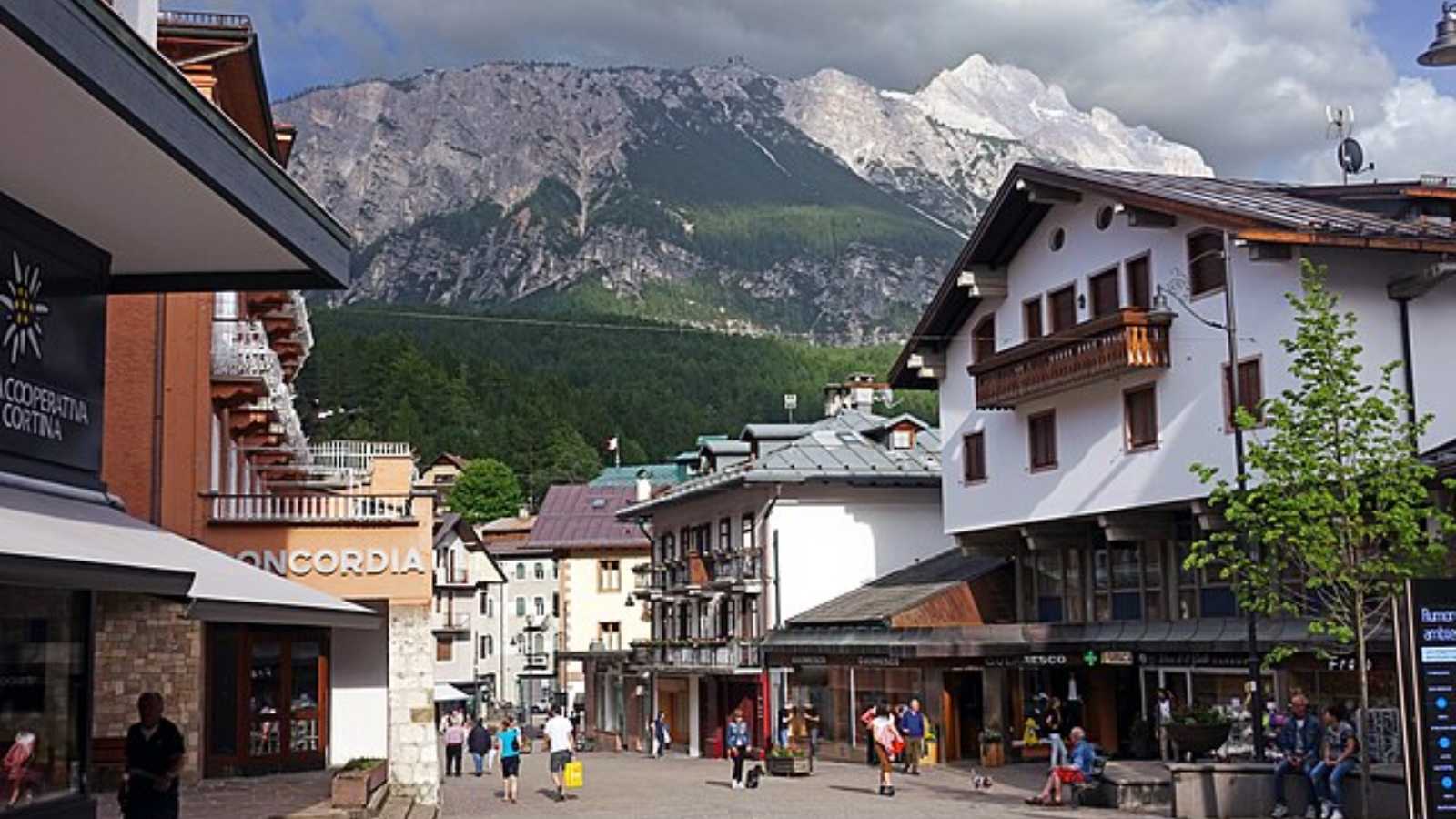 Picturesque European Towns Nestled in the Mountains