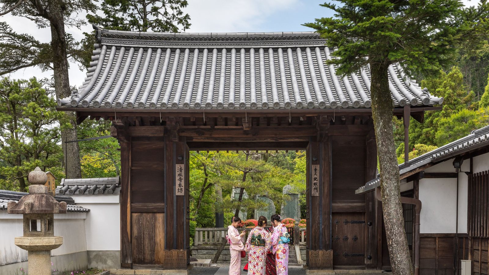 Eye-Opening Culture Shifts People Experience After Moving to These Countries