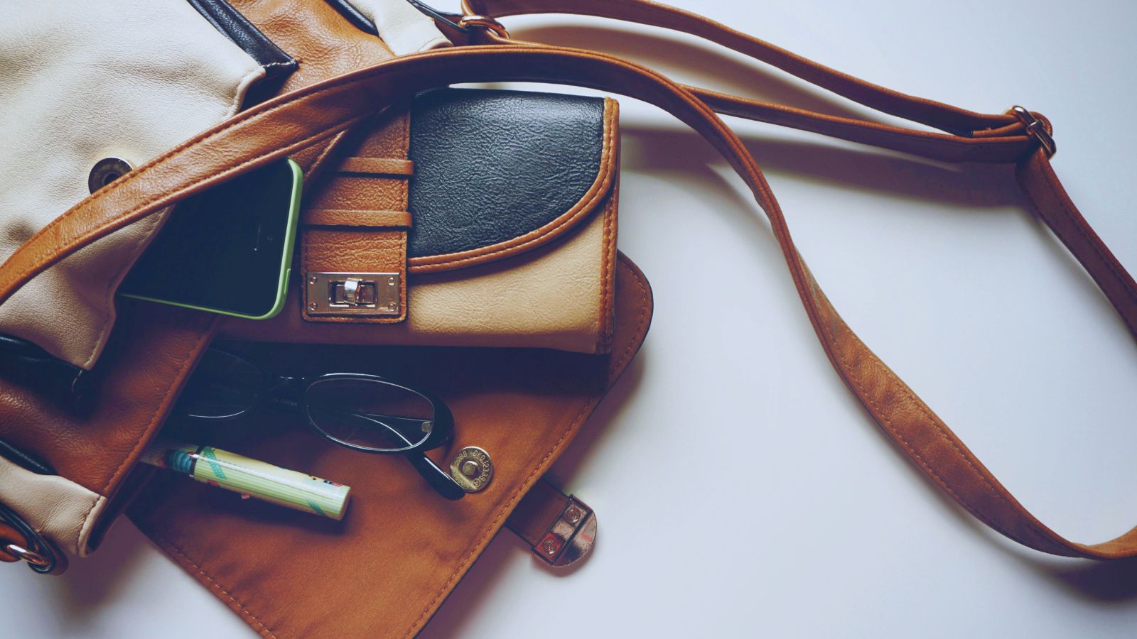 13 Items That Don’t Belong in Your Handbag