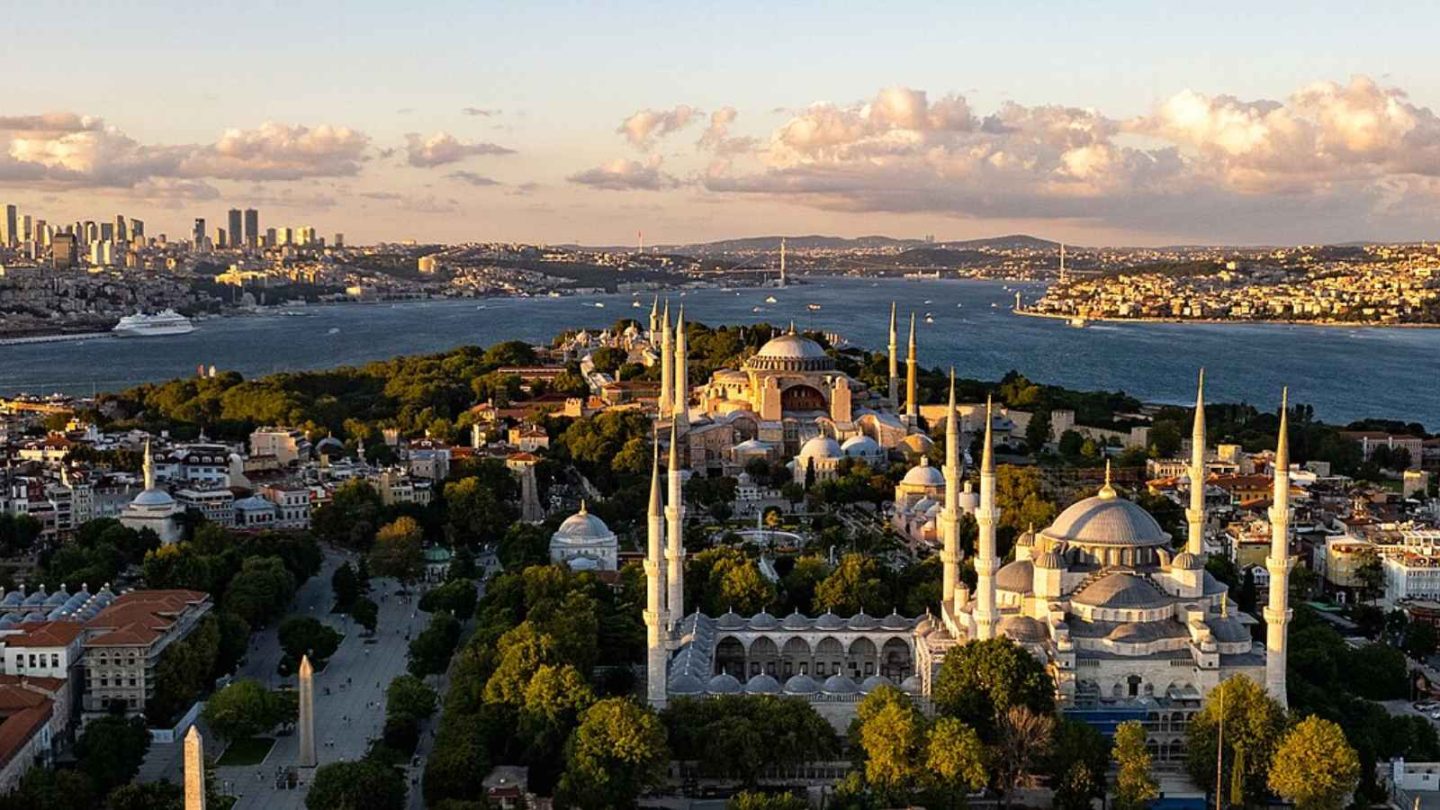 15 Famous Cities That Aren’t National Capitals