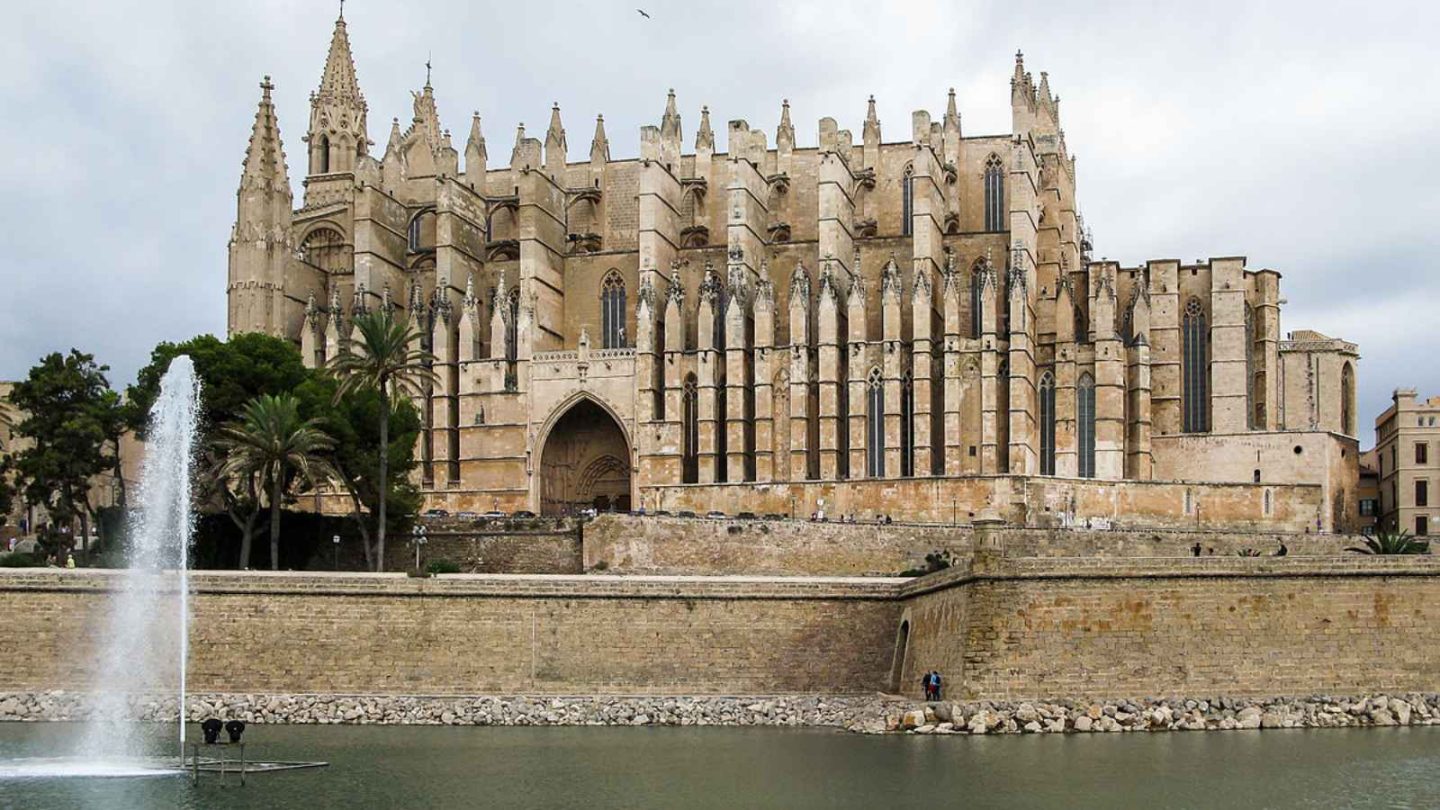 15 Ancient and Beautiful Churches Around the World You Must See
