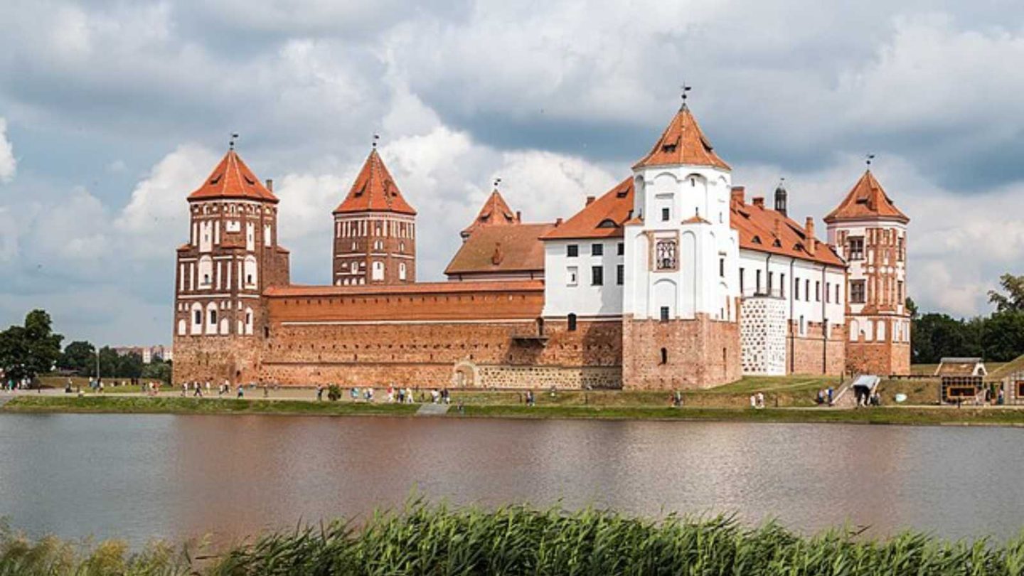 15 Countries That Won't Let American Travelers In Without a Visa