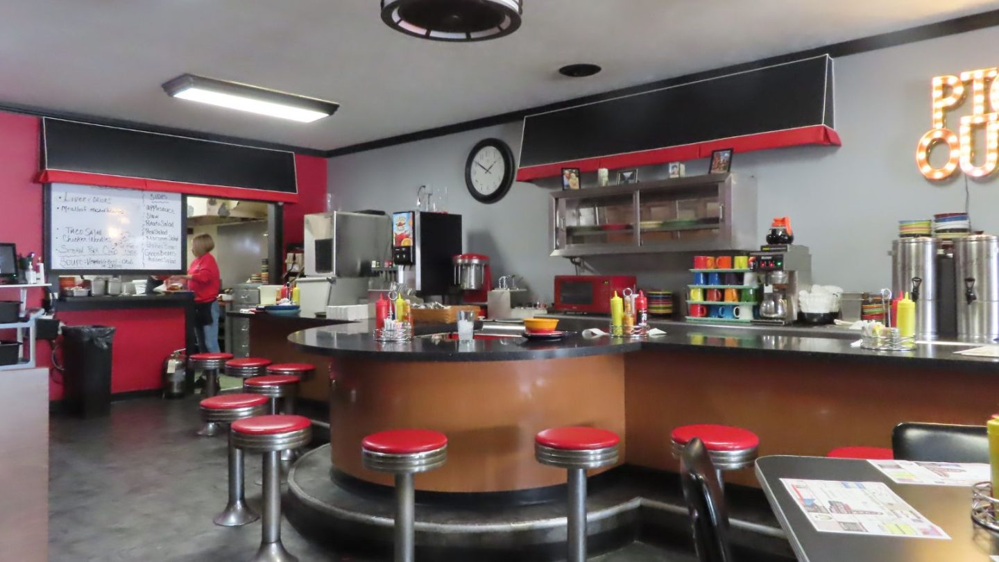 Must-Visit Diners, Drive-Ins, and Dives Across the U.S.