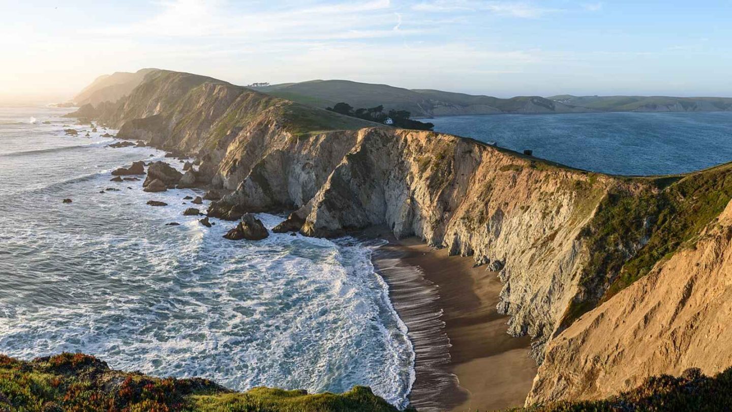 12 Must-Visit Places for Bird-Watching Enthusiasts in America