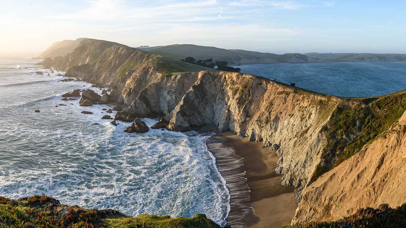 12 Must-Visit Places for Bird-Watching Enthusiasts in America