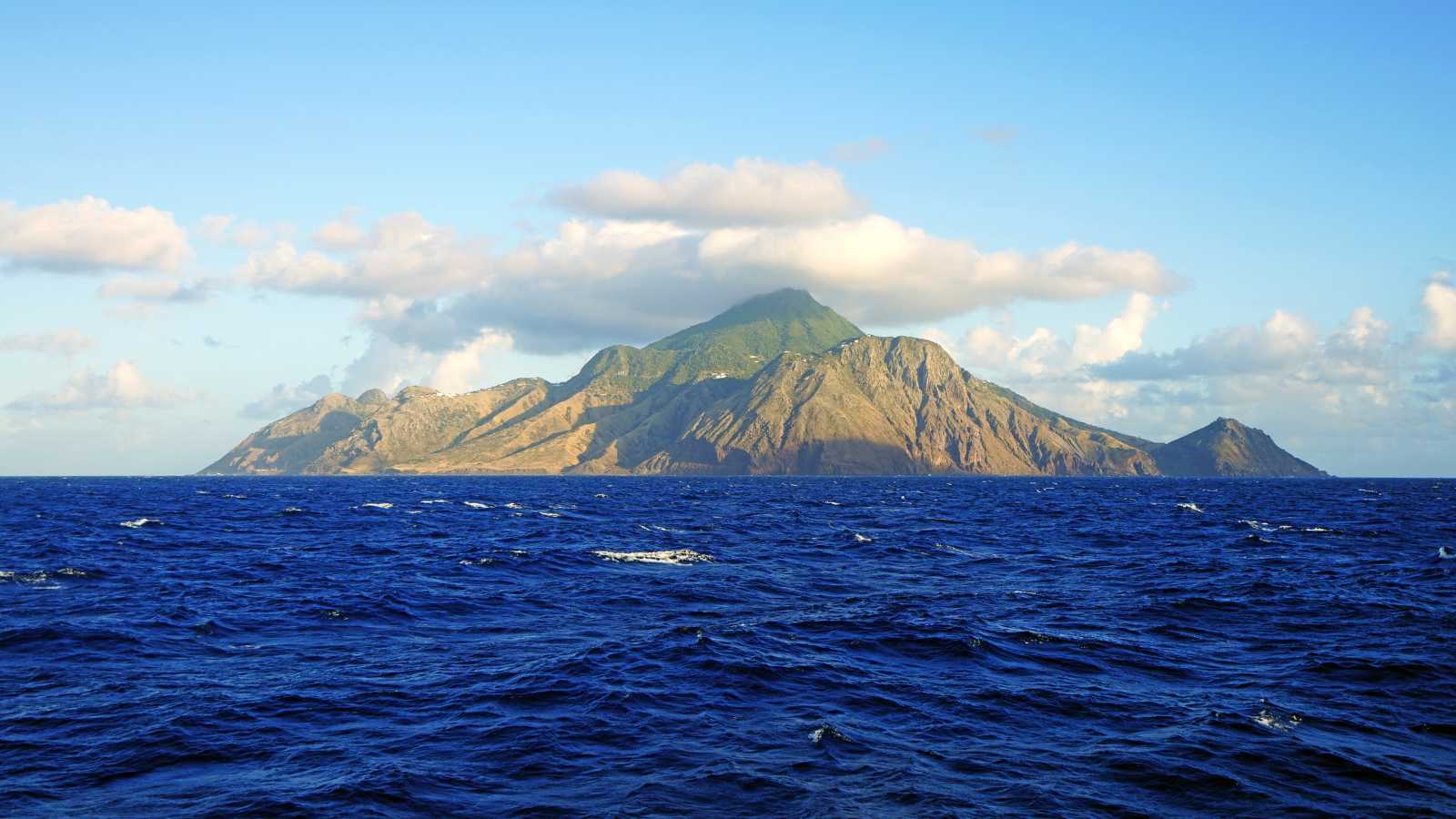 Secret Caribbean Islands You’ll Want to Escape to Before Everyone Else Finds Out