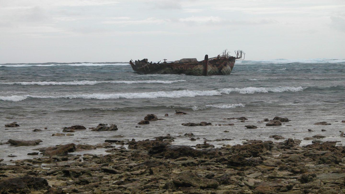 Shipwreck_on_Kingman_Reef