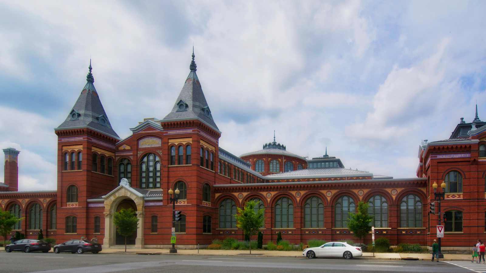 12 Must-See Tourist Attractions Every Kid Should Experience Before They Grow Up