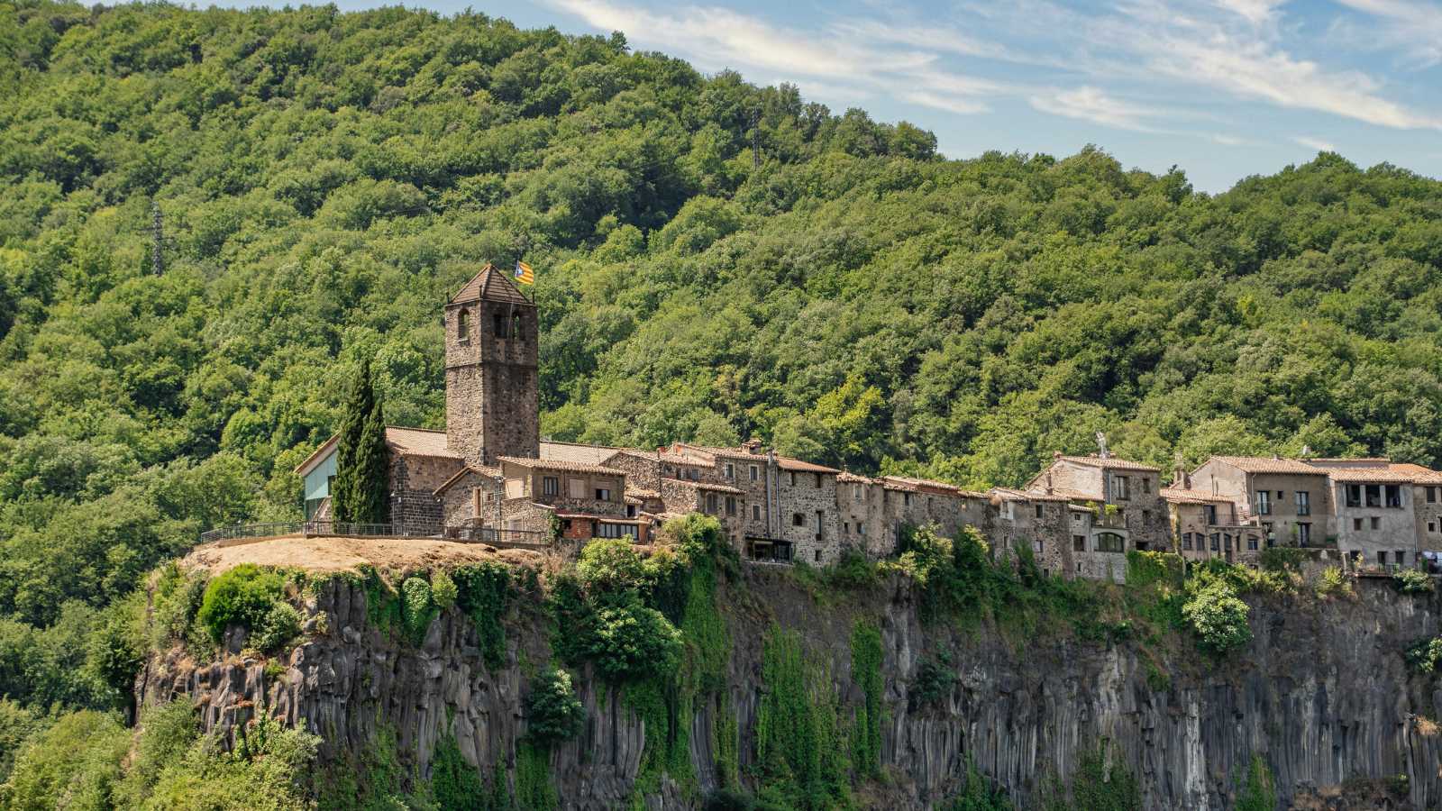 Stunning Clifftop Towns Every Traveler Should Visit