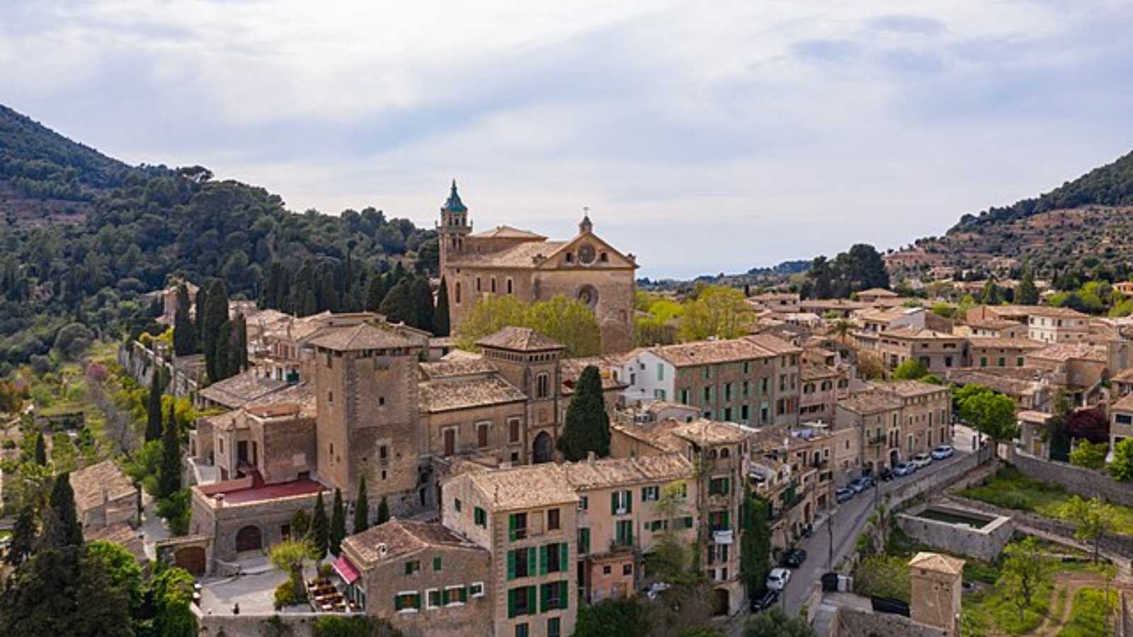 Picturesque European Towns Nestled in the Mountains