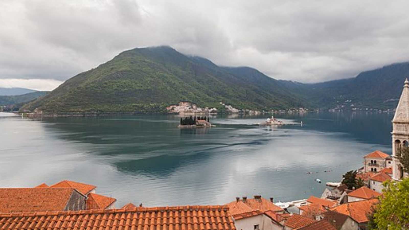 Picturesque European Towns Nestled in the Mountains