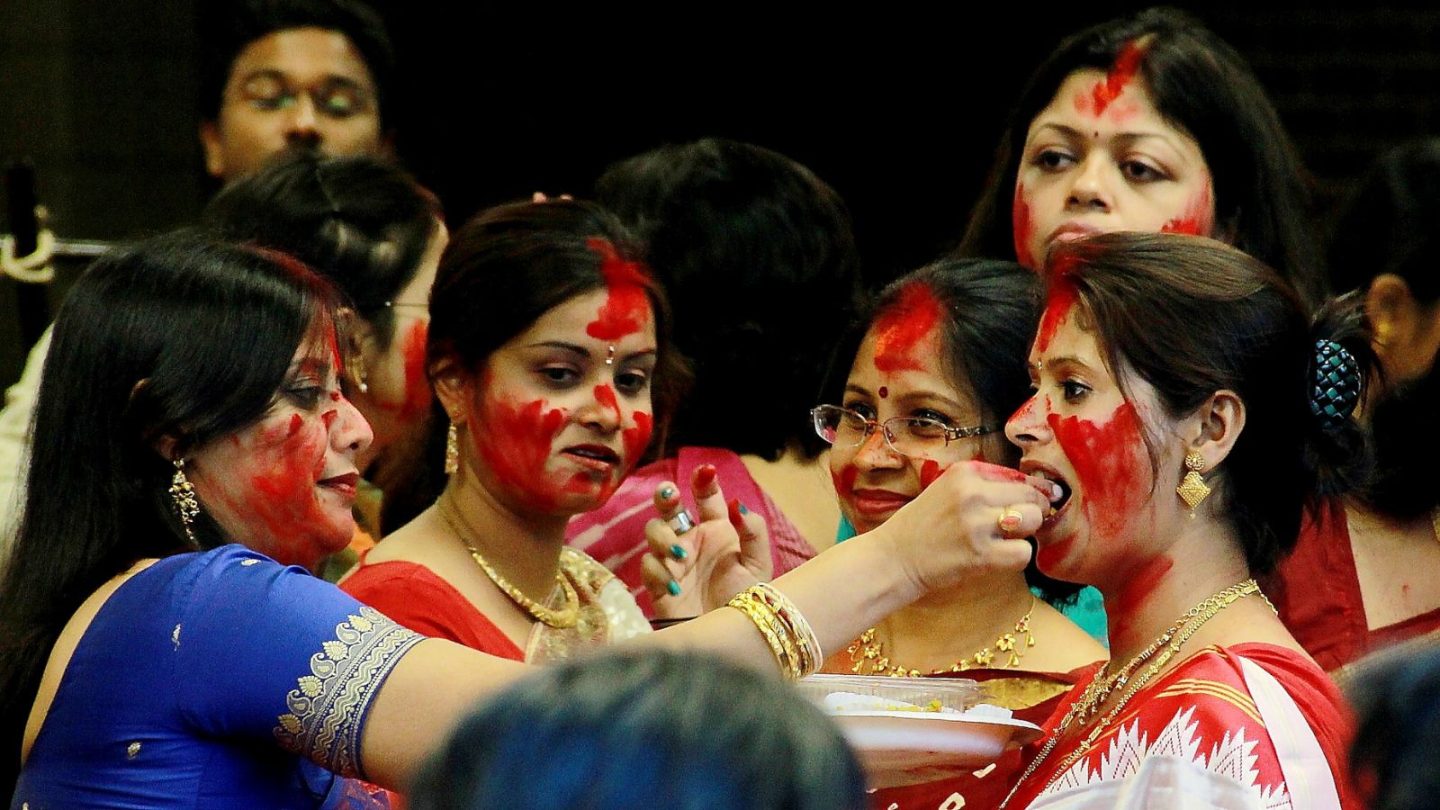 Eye-Opening Culture Shifts People Experience After Moving to These Countries