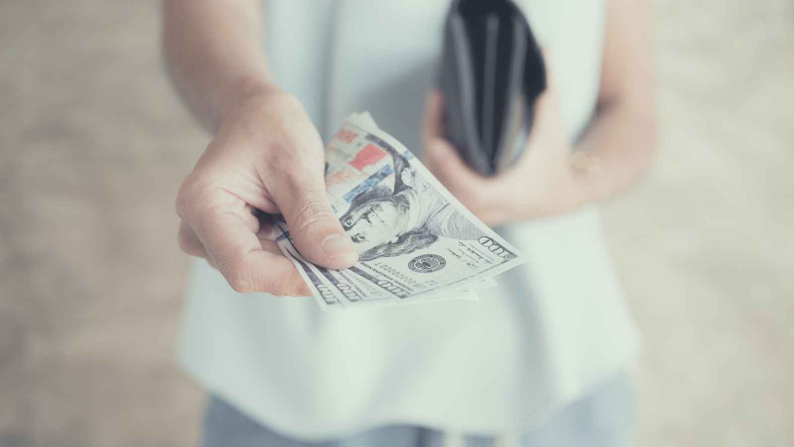 15 Scams Tourists Commonly Fall For in Caribbean Islands