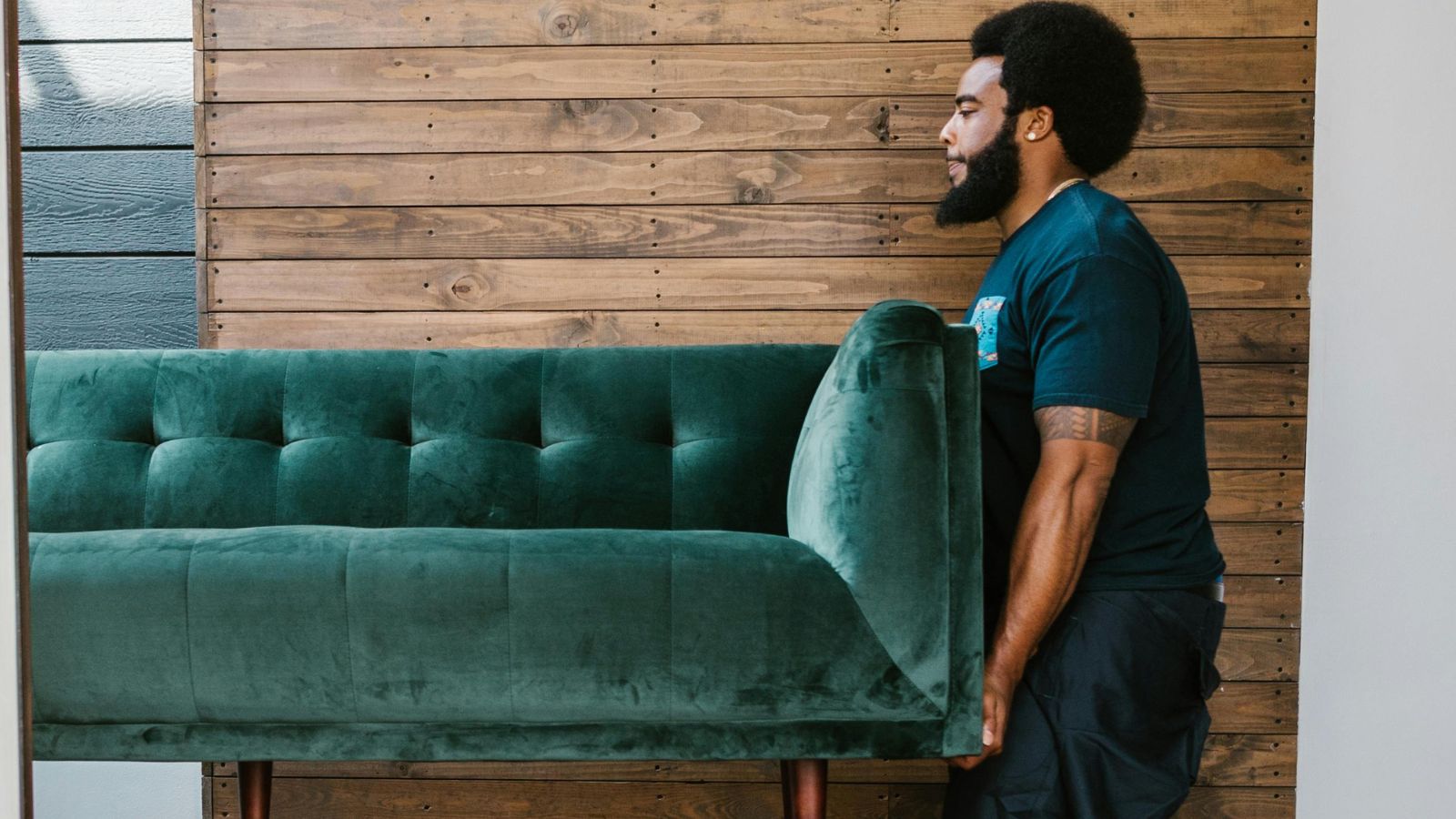 American Cities You Should Leave Right Now (But Most People Aren’t)
