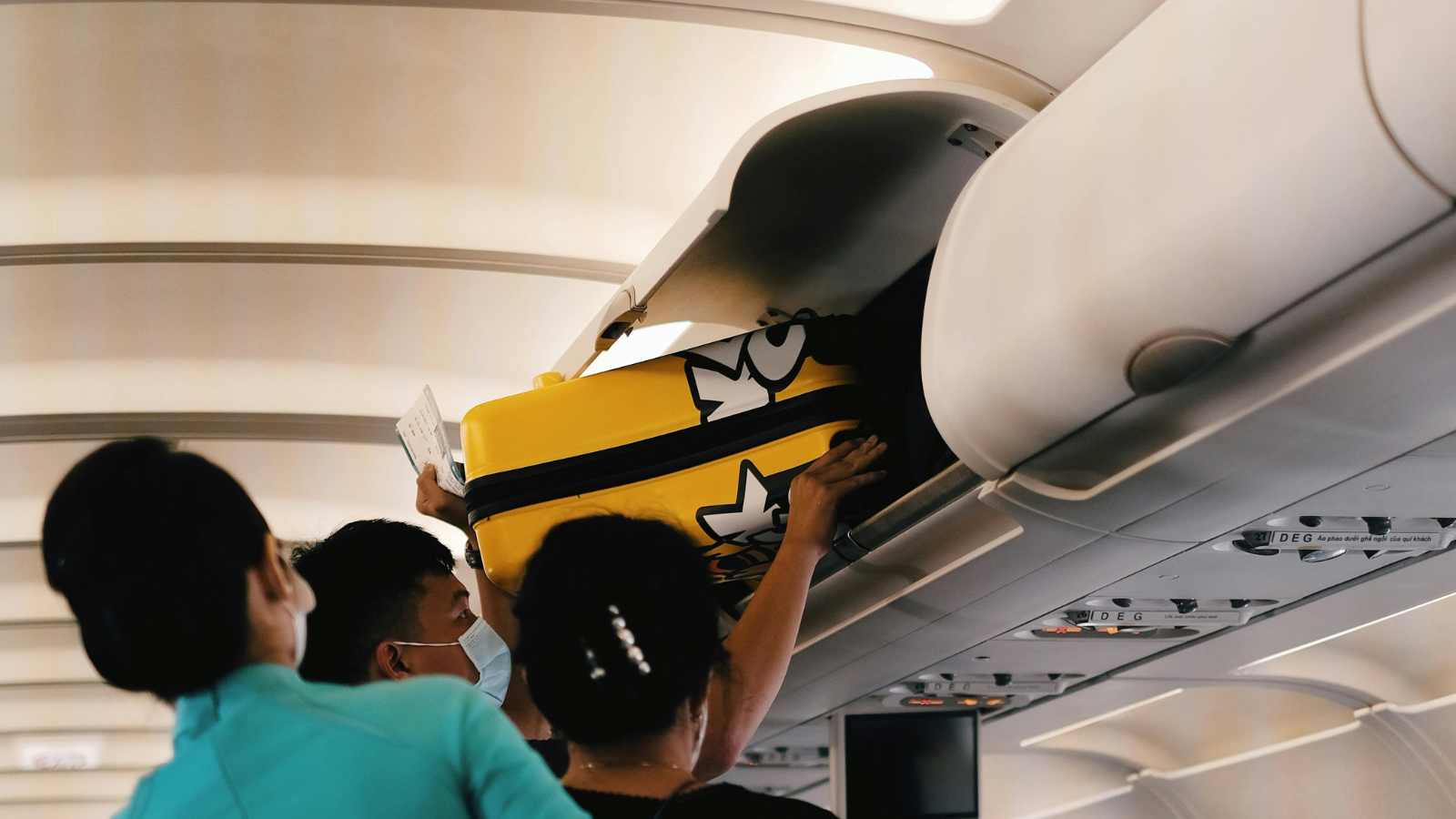 12 Airplane Habits You Should Stop Doing Immediately