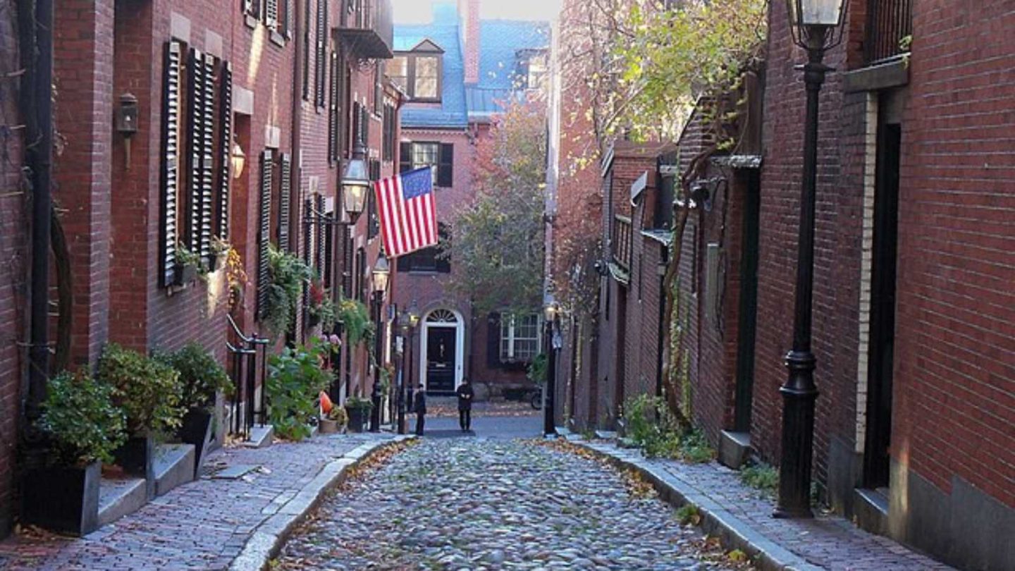 Breathtaking Historic Streets Around the World You Need to See