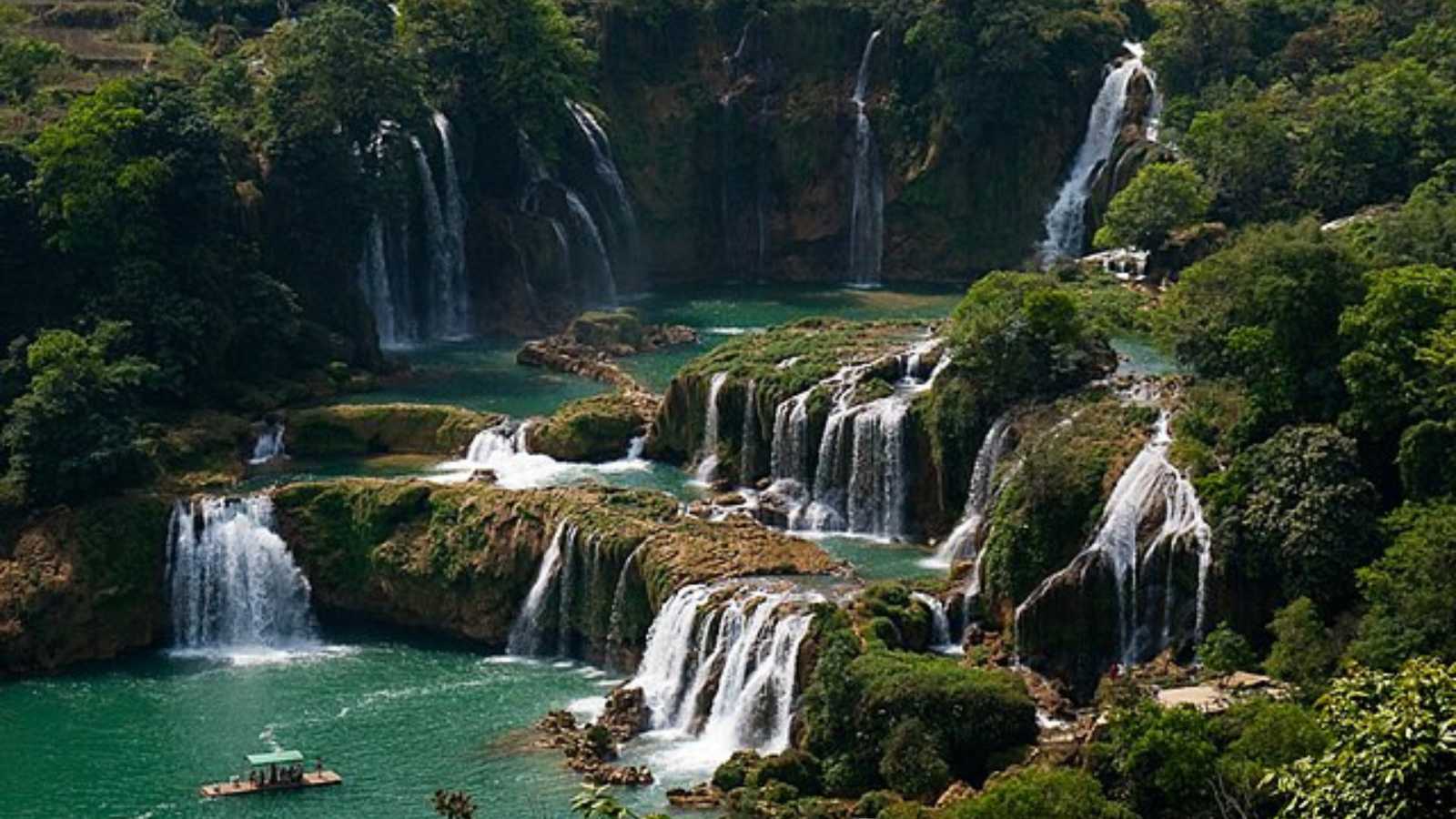 Breathtaking Water Displays Around the World That Will Leave You Speechless