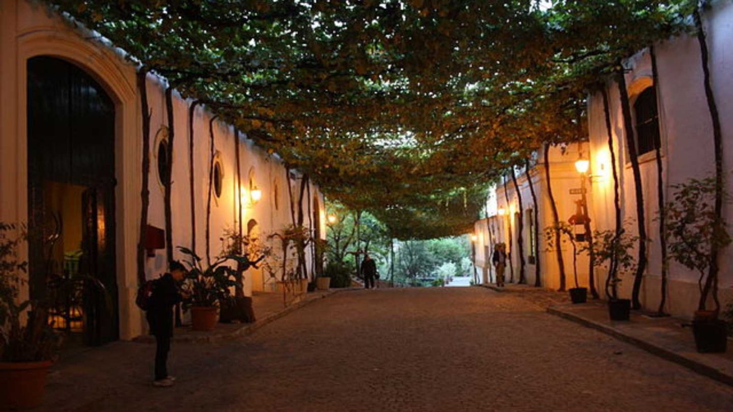 Breathtaking Historic Streets Around the World You Need to See