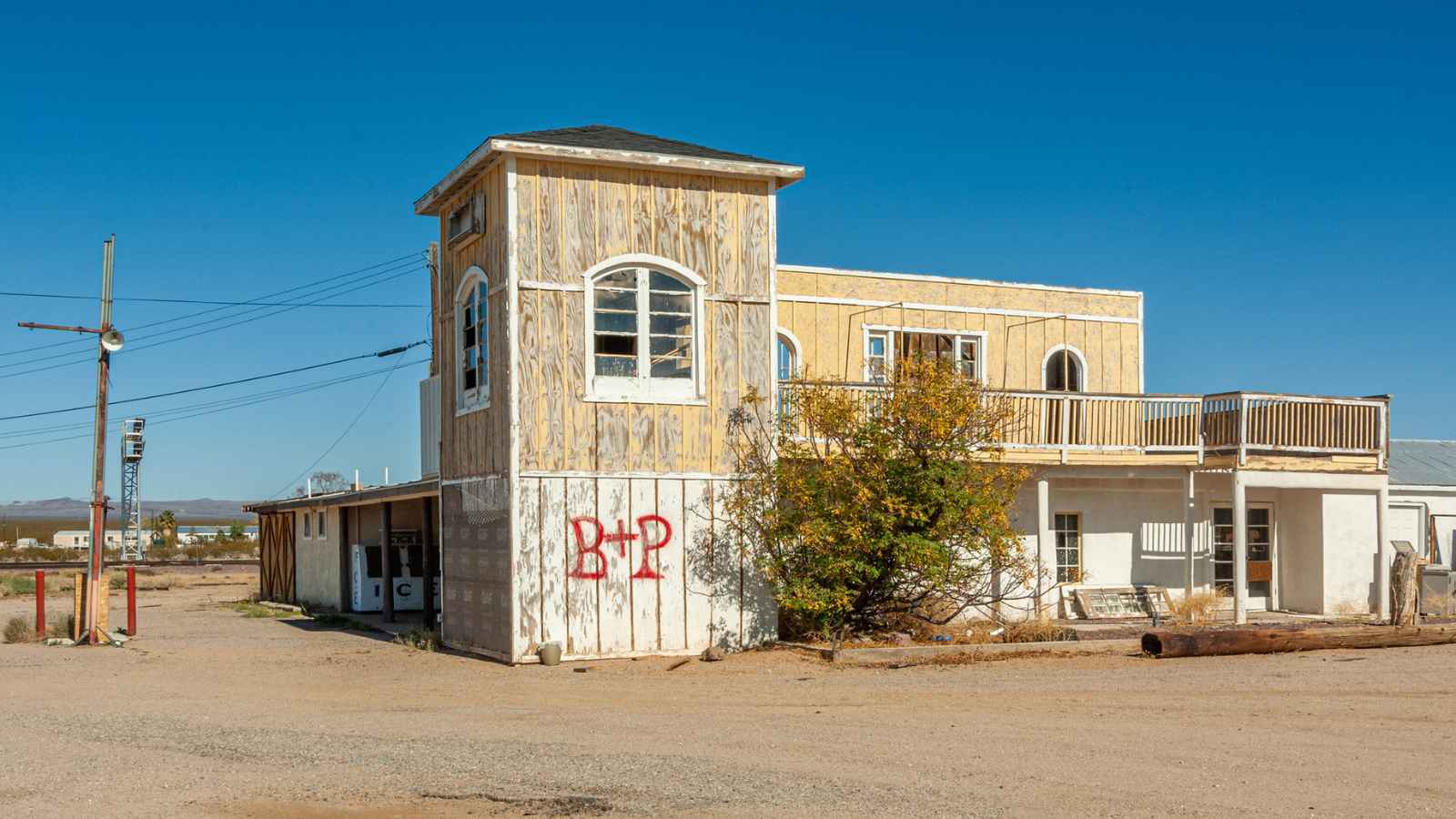 10 Hidden Towns Buried Deep in the Heart of the Mojave Desert
